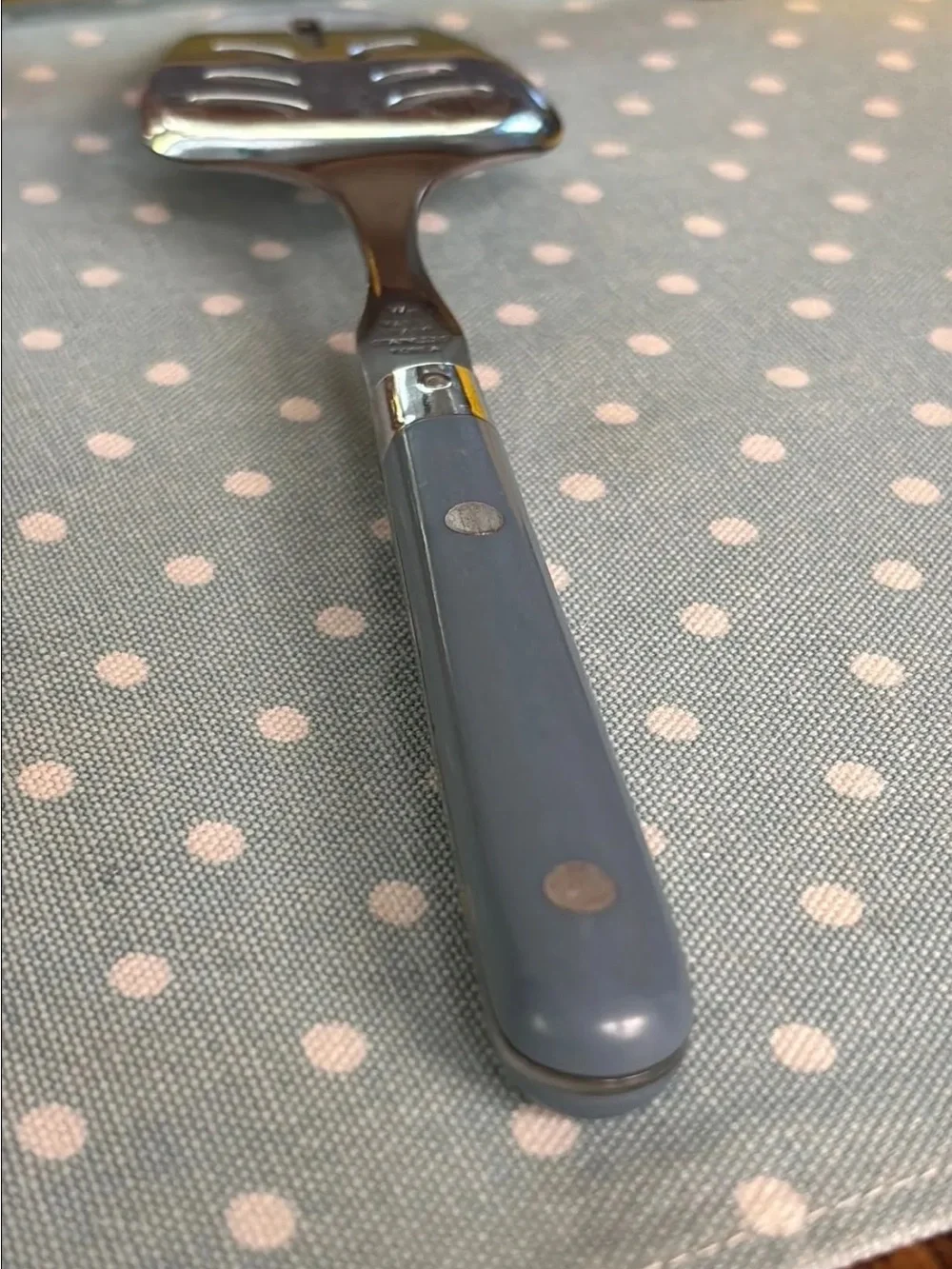 Vintage Washington Forge PIE server with stainless steel slotted head in Blue